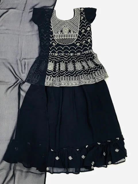 Personalized Wear Dazzling Dark Blue Colored Embroidery Work Choli Sets For Girls