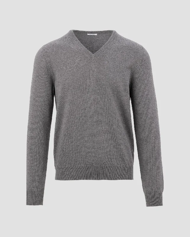 All-Day Style V-cut sweater