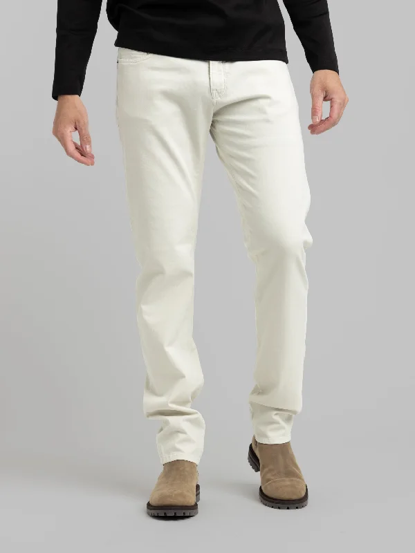 Minimal Comfort White Five-Pocket Jeans