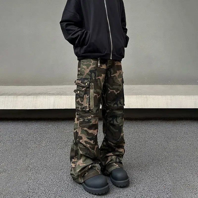 Trendy And Casual Chain Detail Camouflage Cargo Pants